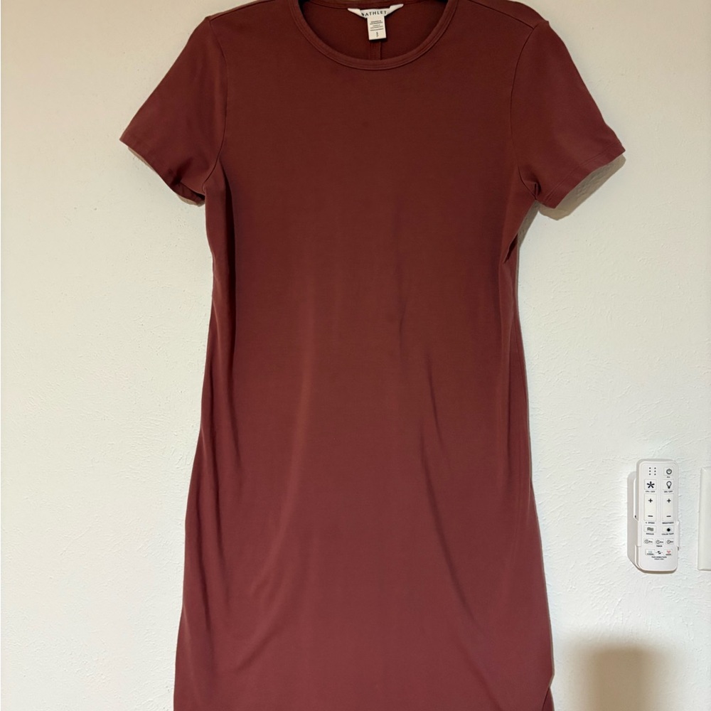 Athleta Short Sleeve Crewneck Dress in Rust Brown